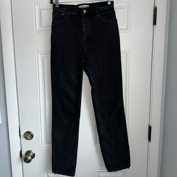 Abercrombie & Fitch size 26 2 Ultra High Rise 90s Straight Jean in washed black - Picture 5 of 5